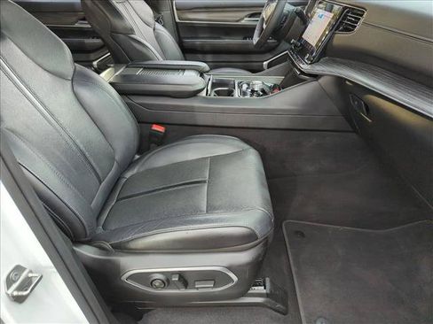 Used 2024 Jeep Wagoneer L Series II RWD image 21