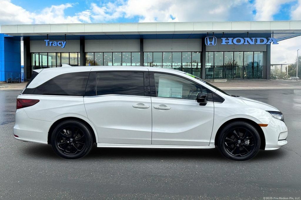 Used 2023 Honda Odyssey Sport image 4