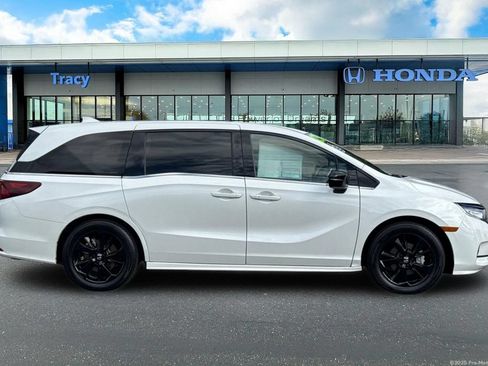 Used 2023 Honda Odyssey Sport image 4