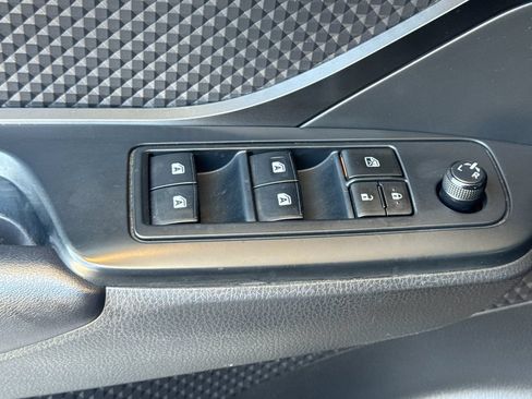 Used 2019 Toyota C-HR LE FWD image 13
