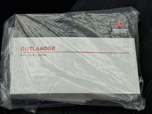 Used 2023 Mitsubishi Outlander SE image 25