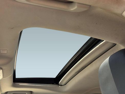 Used 2020 Toyota Highlander XLE FWD image 24