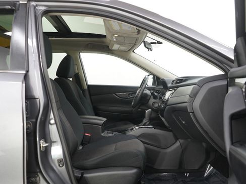 Used 2017 Nissan Rogue SL image 11