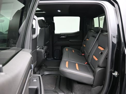 Used 2023 GMC Sierra 1500 AT4 w/ Technology Package AWD/4WD image 11