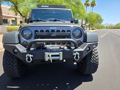 Used 2014 Jeep Wrangler Unlimited Rubicon w/ Connectivity Group AWD/4WD image 9