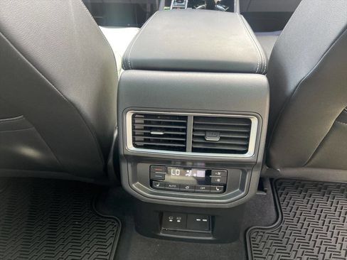 Used 2024 Volkswagen Atlas SEL Premium R-Line image 21