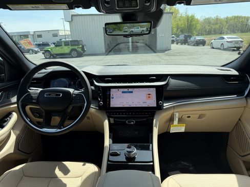 New 2026 Jeep Grand Cherokee Limited AWD/4WD image 16