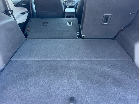Used 2021 Chevrolet Equinox LS w/ LPO, Blackout Package AWD/4WD image 12