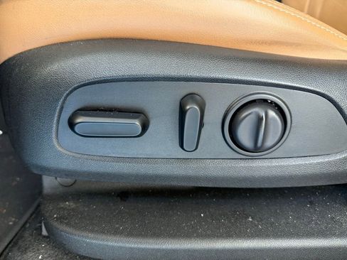 Used 2018 Buick Enclave Premium w/ Experience Buick Package FWD image 21