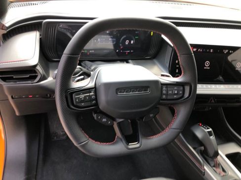 Used 2025 Dodge Charger R/T w/ Sun & Sound Package image 16