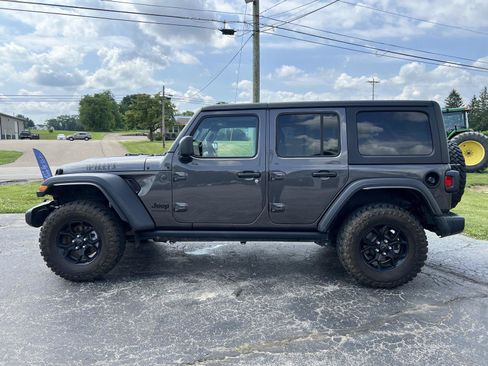 Used 2025 Jeep Wrangler Unlimited Sport AWD/4WD image 2