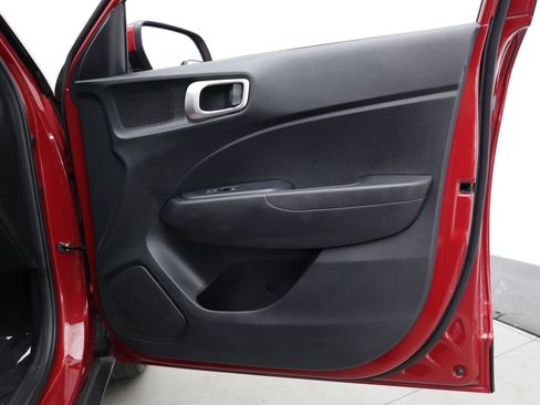 Used 2023 Hyundai Venue SE FWD image 31