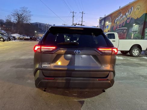 Certified 2021 Toyota RAV4 XLE w/ Convenience Package image 4