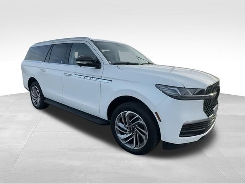 New 2026 Lincoln Navigator L Premier AWD/4WD image 2