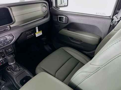 New 2026 Jeep Gladiator Mojave AWD/4WD image 32