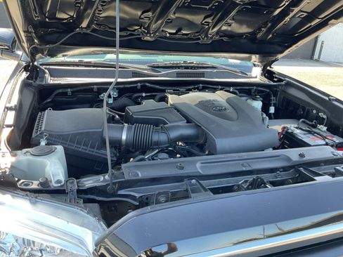Used 2021 Toyota Tacoma SR5 AWD/4WD image 22