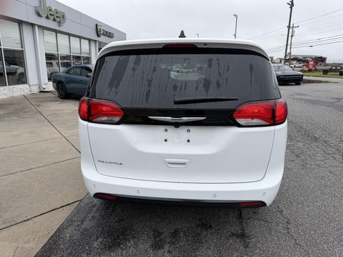 New 2027 Chrysler Pacifica LX FWD image 9