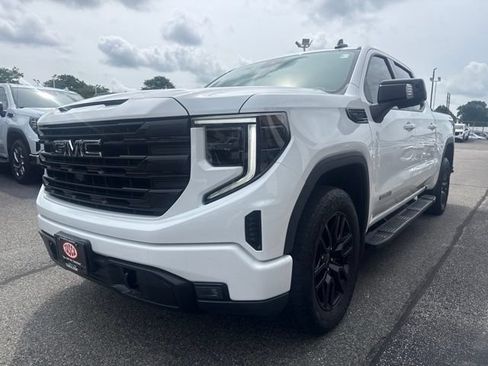 Used 2022 GMC Sierra 1500 Elevation w/ Elevation Premium Package AWD/4WD image 3
