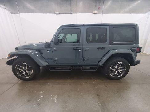 Used 2024 Jeep Wrangler Unlimited w/ Convenience Group image 4