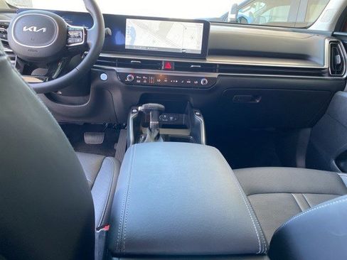 Used 2025 Kia Sorento EX image 31
