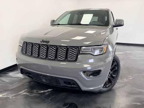 Used 2022 Jeep Grand Cherokee Altitude AWD/4WD image 18