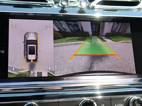 New 2025 Bentley Bentayga image 25