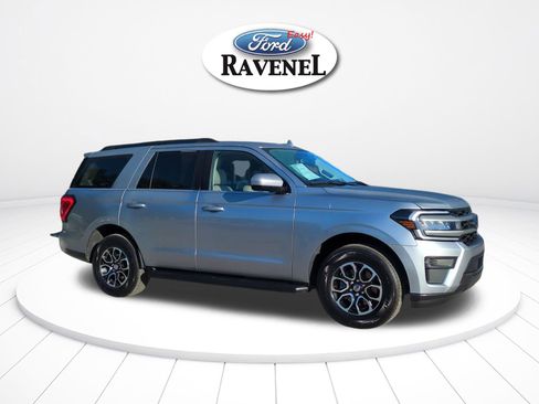 Used 2024 Ford Expedition XLT image 2