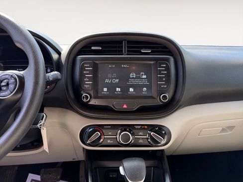 Used 2021 Kia Soul LX FWD image 11