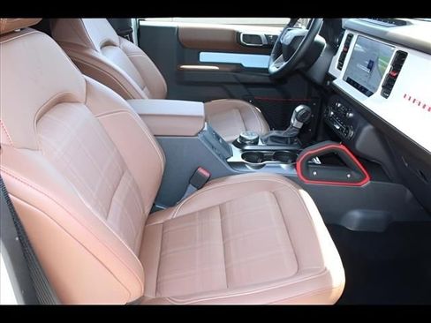 Used 2024 Ford Bronco Heritage Edition image 8