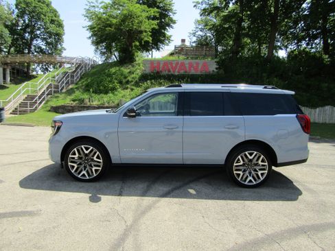 Used 2025 Ford Expedition Platinum w/ Platinum Ultimate Package AWD/4WD image 1