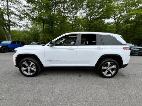 Used 2023 Jeep Grand Cherokee Limited w/ Luxury Tech Group II AWD/4WD image 12
