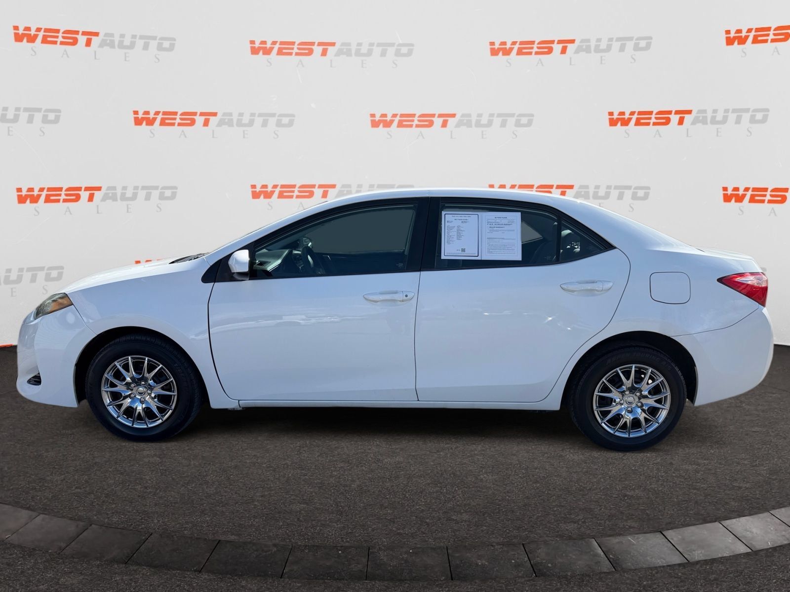 Used 2017 Toyota Corolla L w/ Carpet Mat Package (TMS) FWD image 2