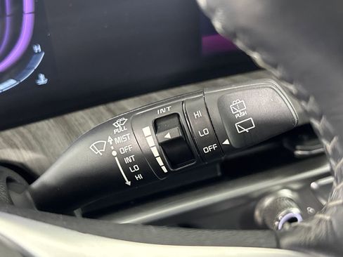 Used 2024 Kia Telluride EX w/ EX Captain's Chair Package image 17