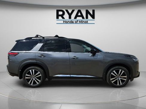 Used 2024 Nissan Pathfinder Platinum w/ Cargo Package AWD/4WD image 4