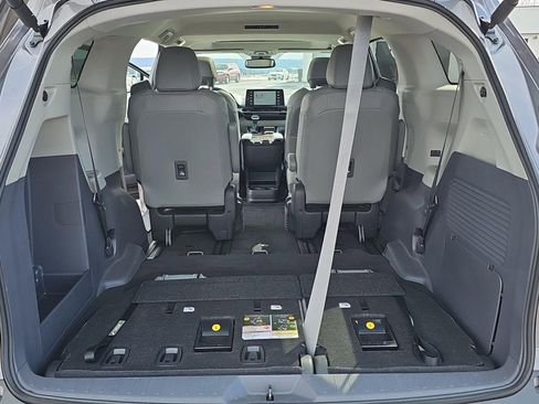 Used 2023 Toyota Sienna XLE image 27