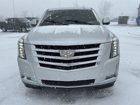 Used 2017 Cadillac Escalade Luxury image 8