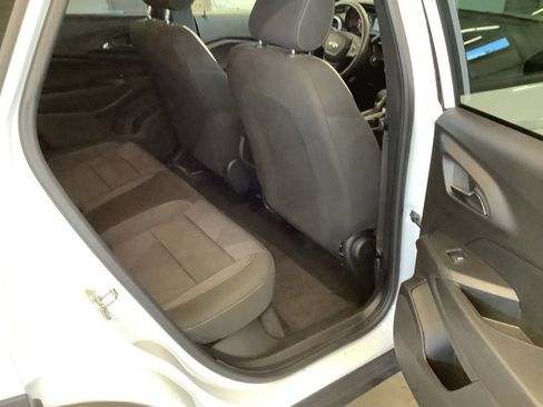 Used 2024 Chevrolet Trax LS w/ LS Convenience Package FWD image 15