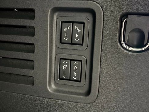 New 2026 GMC Acadia Denali w/ Super Cruise Package image 13