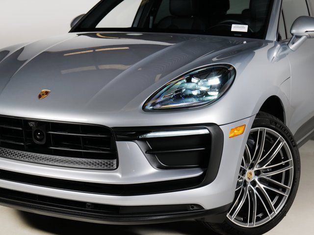 Certified 2026 Porsche Macan AWD/4WD image 32