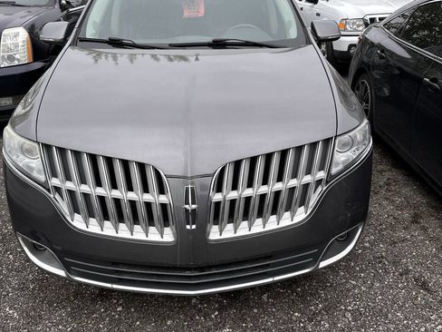 Used 2010 Lincoln MKT 2WD image 2
