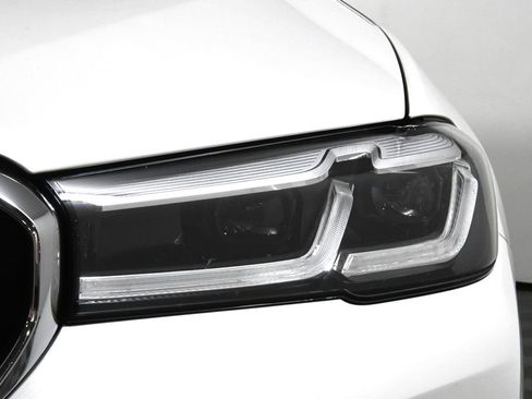 Certified 2022 BMW 530i xDrive w/ Convenience Package image 11