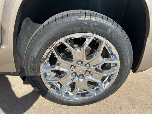 Used 2022 GMC Acadia Denali w/ Denali Ultimate Package image 11