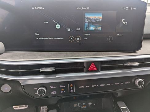 Certified 2024 Kia Sorento SX image 20