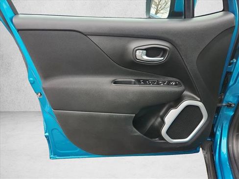 Used 2021 Jeep Renegade Latitude w/ Convenience Group image 12