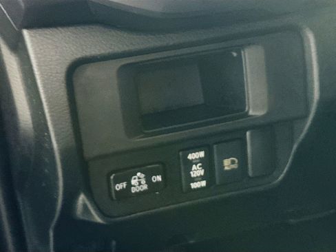 Used 2019 Toyota Tacoma TRD Sport AWD/4WD image 7