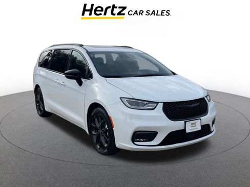 Used 2025 Chrysler Pacifica Limited image 1