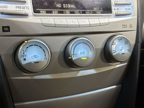 Used 2010 Toyota Camry SE FWD image 15