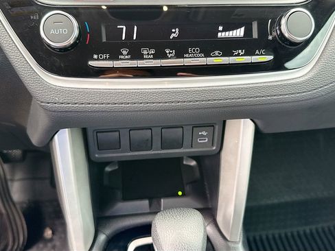 Used 2024 Toyota Corolla Cross LE FWD image 17