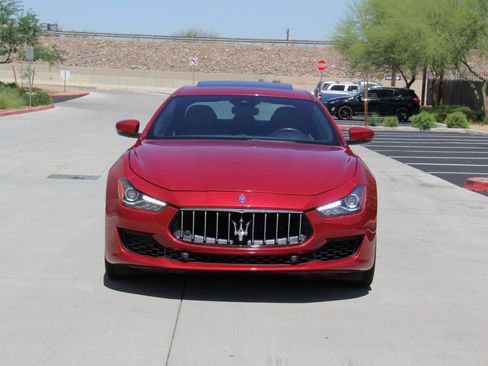 Used 2018 Maserati Ghibli image 2
