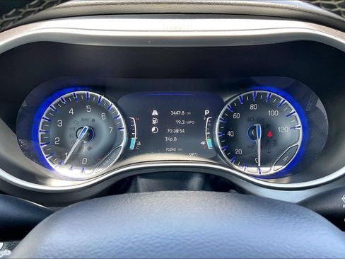 Certified 2024 Chrysler Pacifica Touring-L FWD image 12